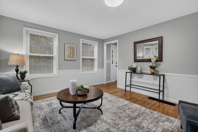 16 Horseshoe Ln, Clinton, MA 01510