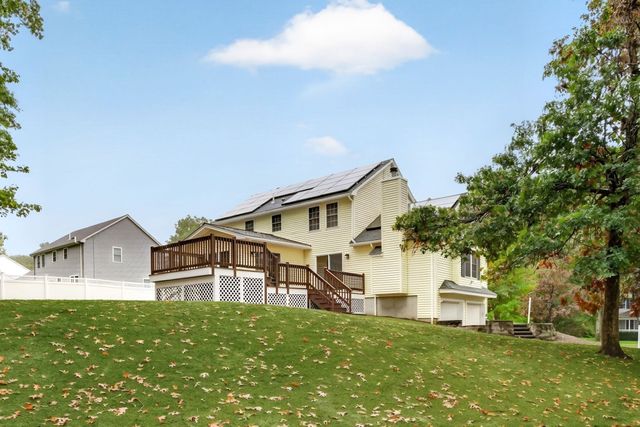 16 Horseshoe Ln, Clinton, MA 01510