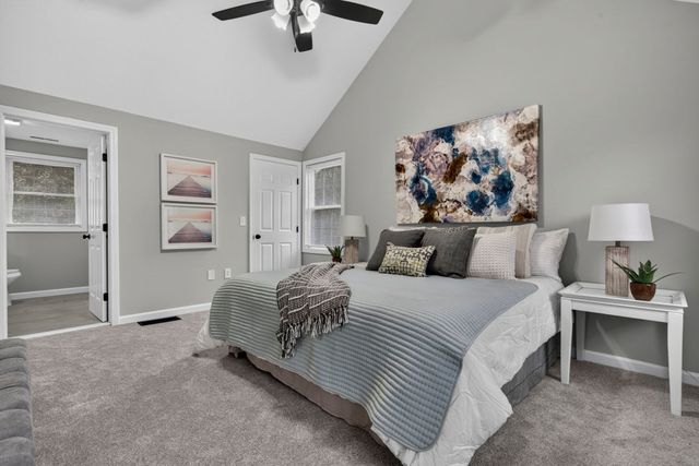 16 Horseshoe Ln, Clinton, MA 01510