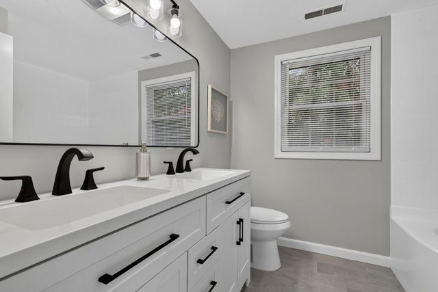 16 Horseshoe Ln, Clinton, MA 01510
