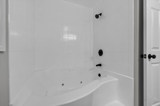 16 Horseshoe Ln, Clinton, MA 01510