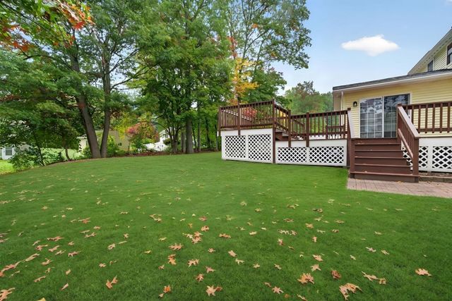 16 Horseshoe Ln, Clinton, MA 01510