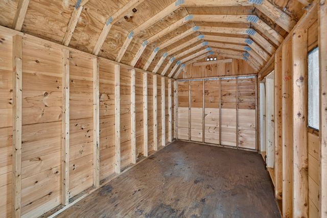 16 Horseshoe Ln, Clinton, MA 01510