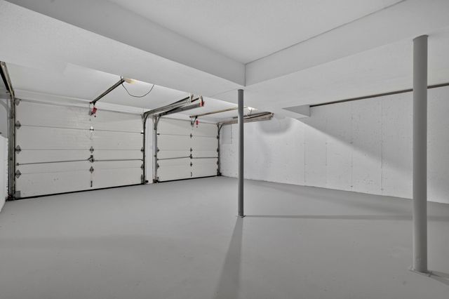16 Horseshoe Ln, Clinton, MA 01510