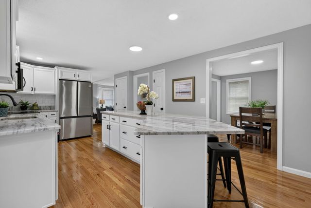 16 Horseshoe Ln, Clinton, MA 01510