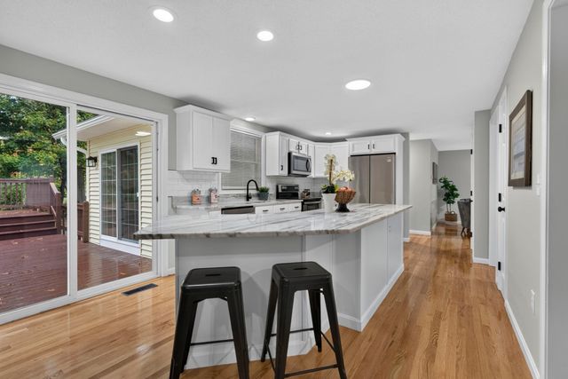 16 Horseshoe Ln, Clinton, MA 01510