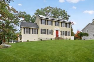 16 Horseshoe Ln, Clinton, MA 01510