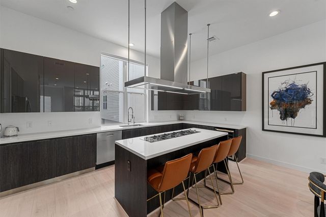 5854 E Post Oak Lane, Houston, TX 77055