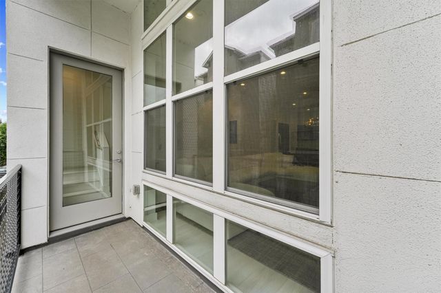 5854 E Post Oak Lane, Houston, TX 77055