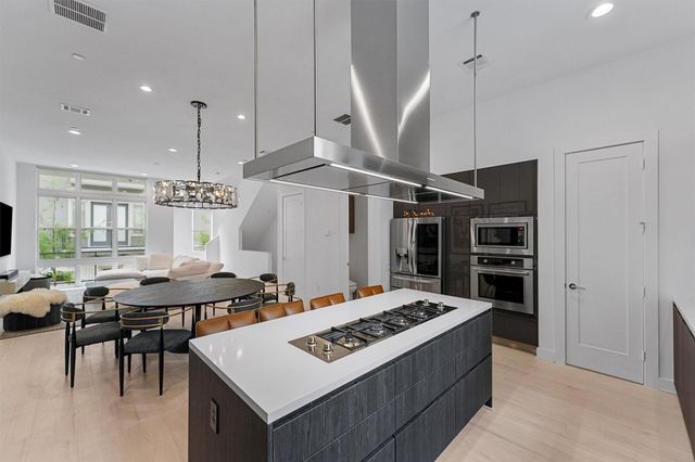 5854 E Post Oak Lane, Houston, TX 77055