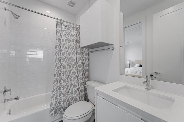 5854 E Post Oak Lane, Houston, TX 77055