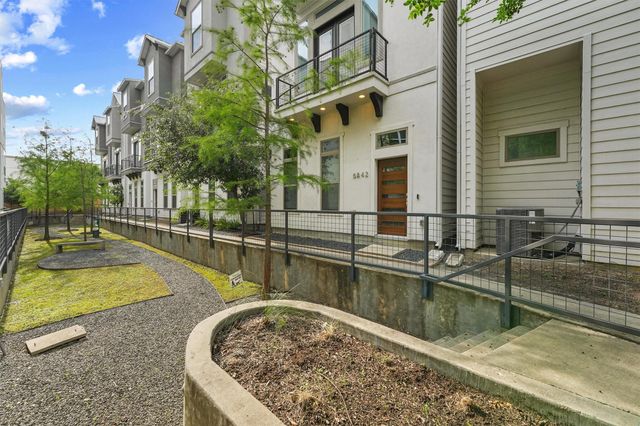 5854 E Post Oak Lane, Houston, TX 77055