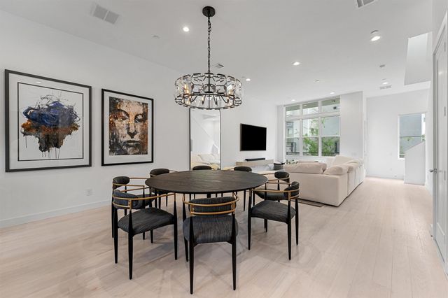 5854 E Post Oak Lane, Houston, TX 77055