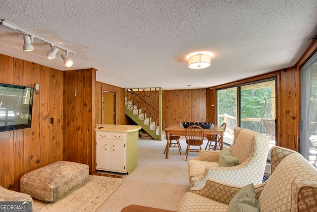 194 Fairway Lane, Dillard, GA 30537