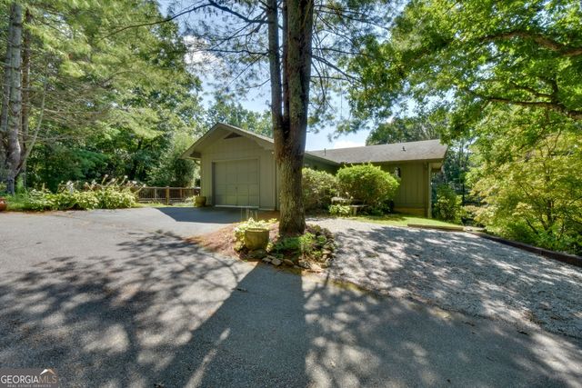 194 Fairway Lane, Dillard, GA 30537