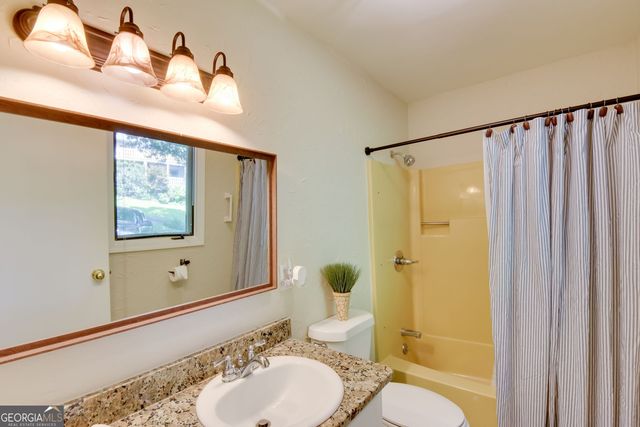 194 Fairway Lane, Dillard, GA 30537