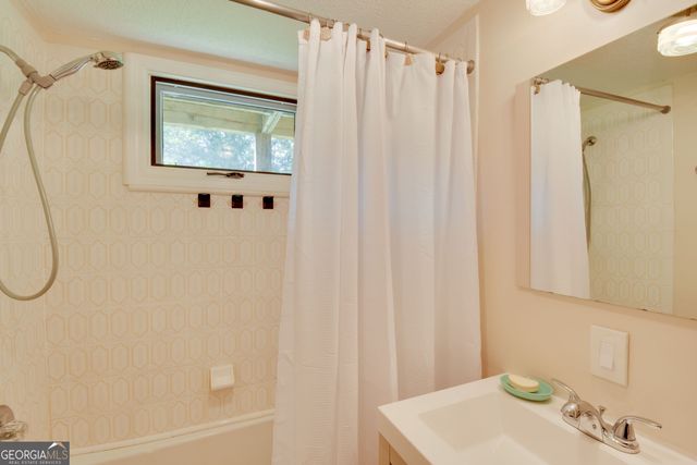 194 Fairway Lane, Dillard, GA 30537