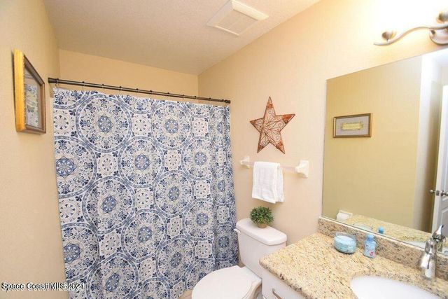 670 Cedar Side Circle NE, Palm Bay, FL 32905