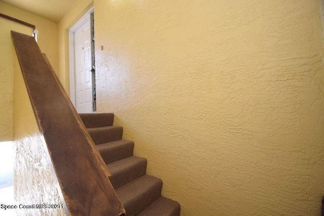 670 Cedar Side Circle NE, Palm Bay, FL 32905