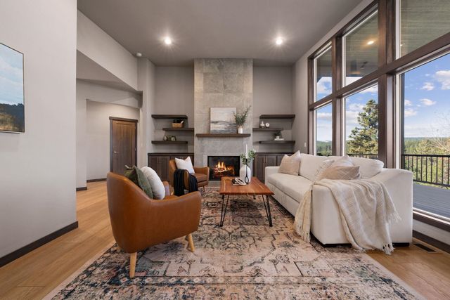 13733 N Mayfair Ln, Spokane, WA 92205