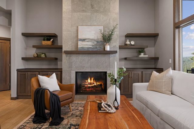 13733 N Mayfair Ln, Spokane, WA 92205