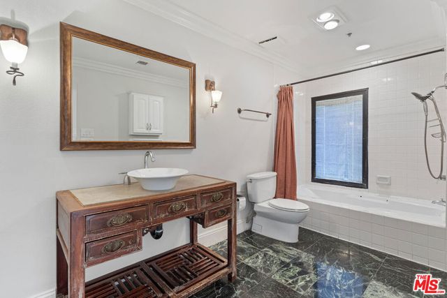 1201 Larrabee Street 206, West Hollywood, CA 90069