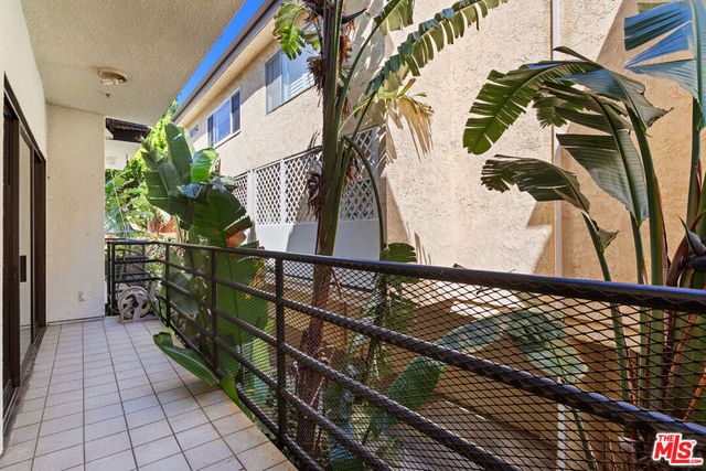 1201 Larrabee Street 206, West Hollywood, CA 90069