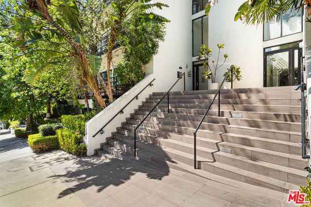 1201 Larrabee Street 206, West Hollywood, CA 90069