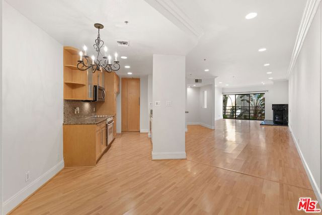 1201 Larrabee Street 206, West Hollywood, CA 90069