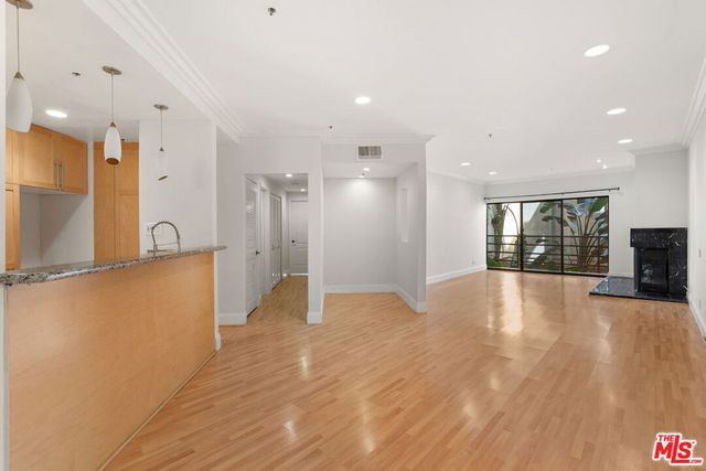 1201 Larrabee Street 206, West Hollywood, CA 90069