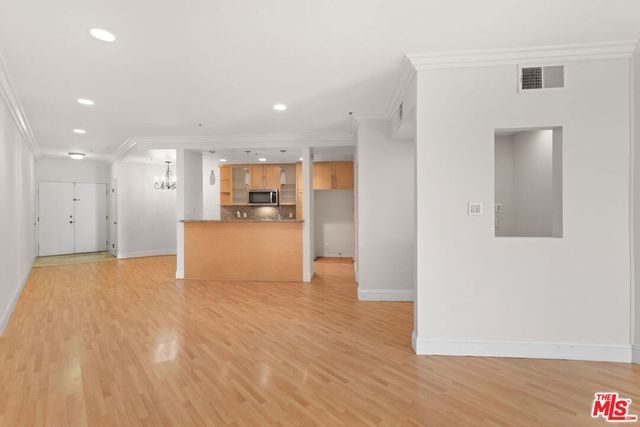 1201 Larrabee Street 206, West Hollywood, CA 90069