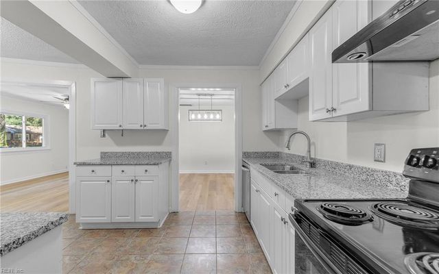 3073 Pewter RD, Virginia Beach, VA 23452