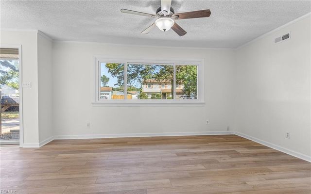 3073 Pewter RD, Virginia Beach, VA 23452