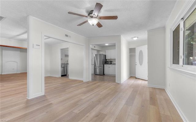 3073 Pewter RD, Virginia Beach, VA 23452