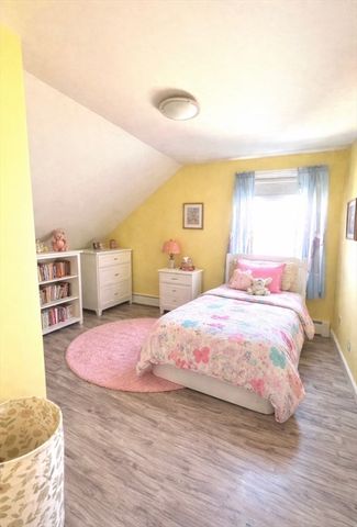 132 Pleasant St, Fairhaven, MA 02719