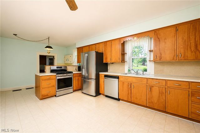 12201 King Church Avenue NW, Uniontown, OH 44685