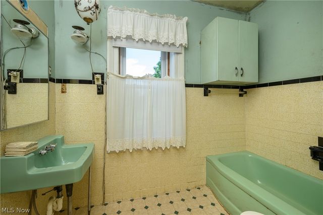 12201 King Church Avenue NW, Uniontown, OH 44685