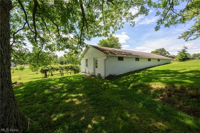 12201 King Church Avenue NW, Uniontown, OH 44685