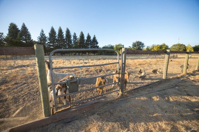 4100 Bisordi Ln, Santa Rosa, CA 95439