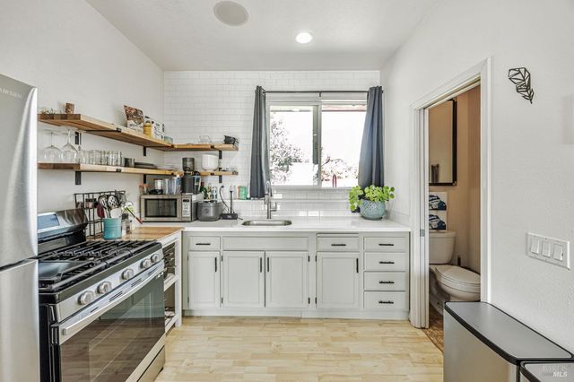 4100 Bisordi Ln, Santa Rosa, CA 95439