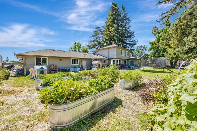 4100 Bisordi Ln, Santa Rosa, CA 95439