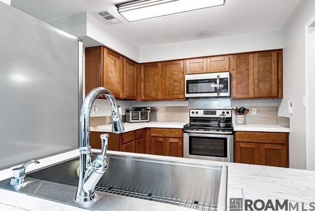 1571 Lila St, Baton Rouge, LA 70820