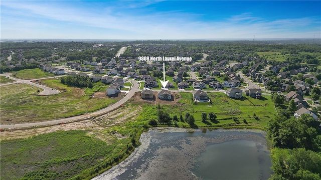 9808 N Laurel Avenue, Kansas City, MO 64157