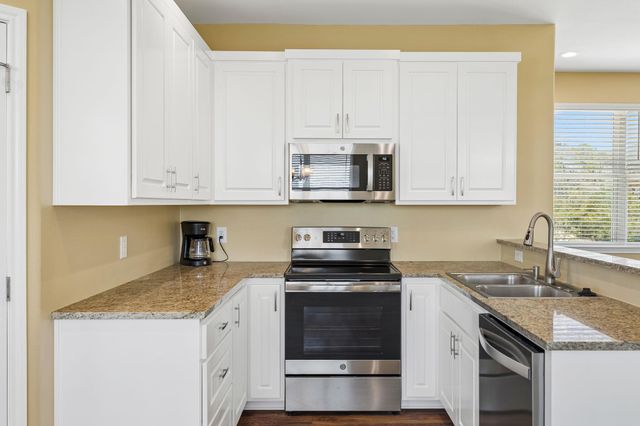 113 War Bonnet RDG, Kingsland, TX 78639