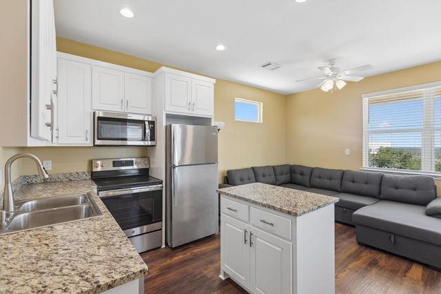 113 War Bonnet RDG, Kingsland, TX 78639