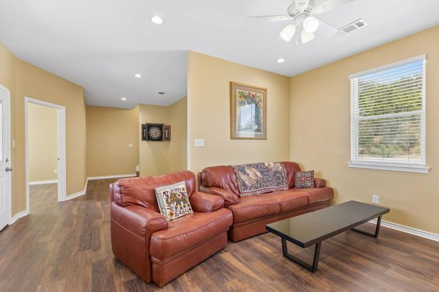113 War Bonnet RDG, Kingsland, TX 78639