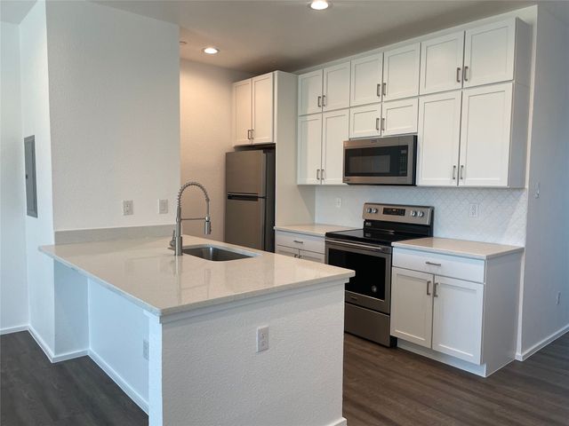 3275 Dallas Street 205, Dallas, TX 75210