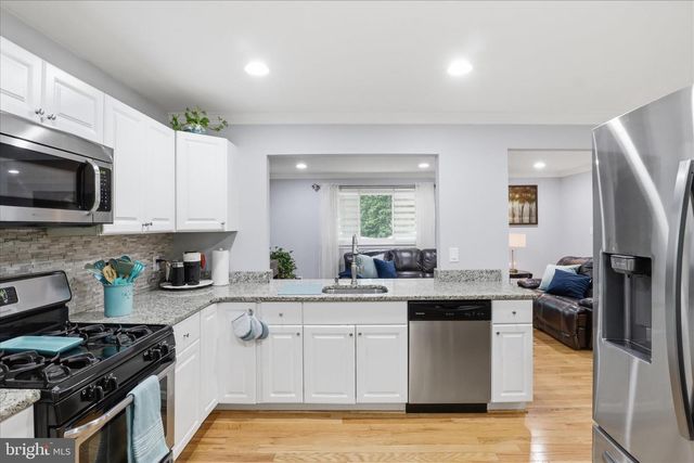 6809 ROLLING RD, Springfield, VA 22152