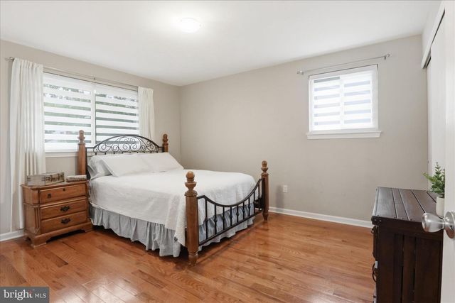 6809 ROLLING RD, Springfield, VA 22152