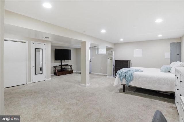 6809 ROLLING RD, Springfield, VA 22152